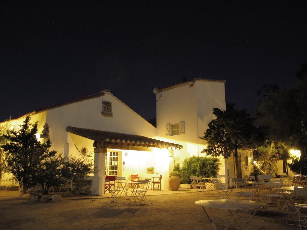 Cacharel Hotel Saintes-Maries-de-la-Mer Exterior foto